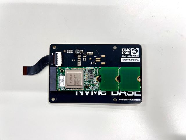 Hailo-8 on NVMeベースボード